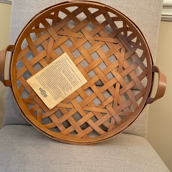 Workshops Gerald Henn 14”  basket w/leather straps - Picture 1 of 3